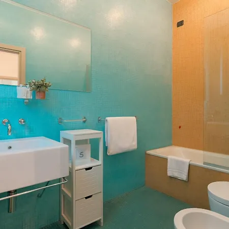 Locana Con Jacuzzi E Vista Villa Laglio